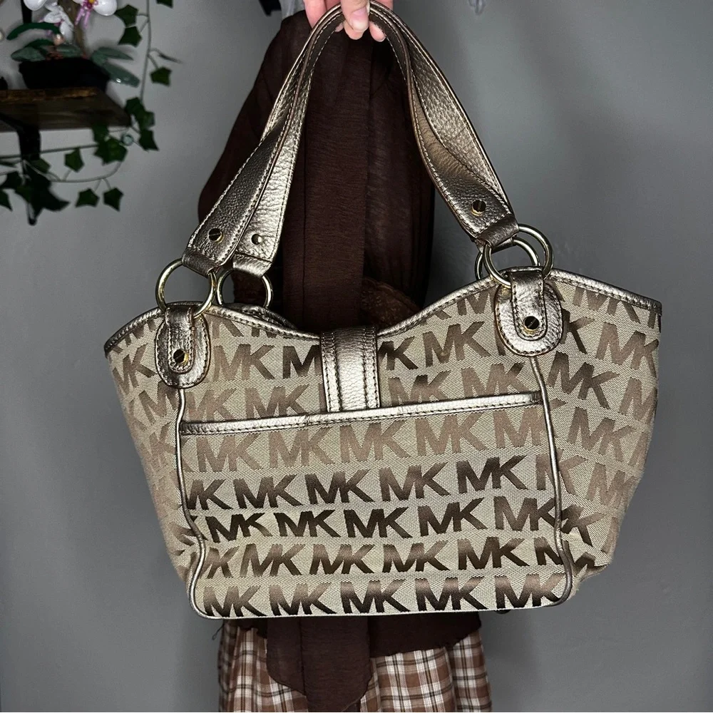 Michael Kors Tan Beige Monogram Shoulder Bag with Gold Hardware - Picture 2 of 6